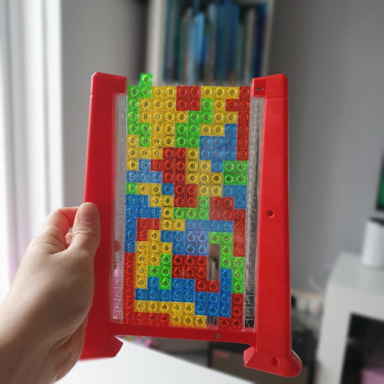 Joc de inteligenta Tetris puzzle tangram Kaveny, 70 de piese multicolore, 3D, montessori, interactiv, din plastic, zar inclus, sac depozitare piese, varsta peste 6 ani, 23 x 19.8 x 5 cm, cadru rosu