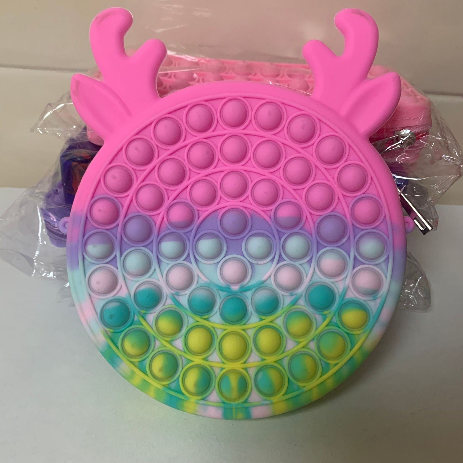 Jucarie antistres din silicon Kaveny, Geanta Pop It, 16 cm, Ren, Macarons