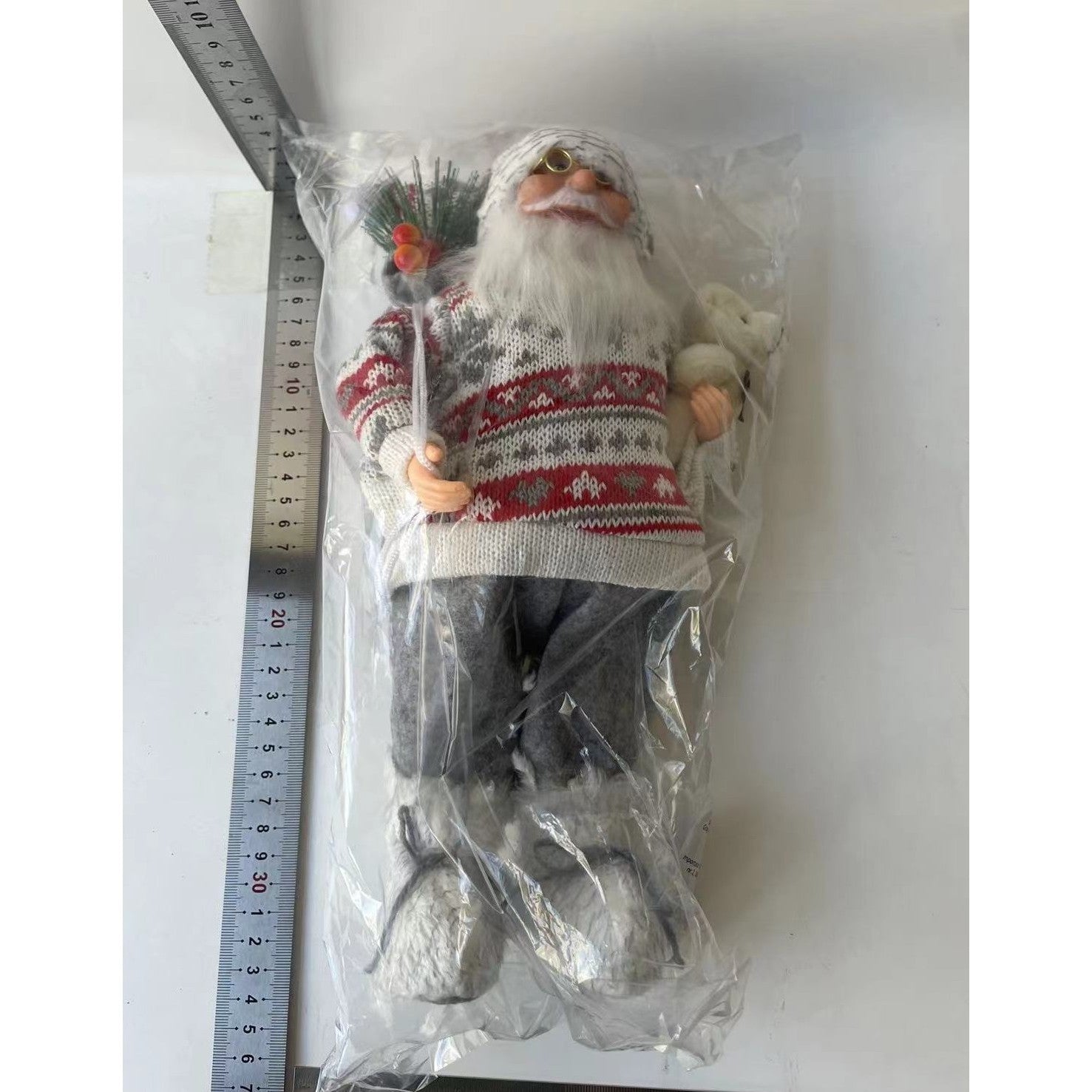 Figurina Decorativa Craciun, Kadeny, Mos Craciun cu Flori si Urs, 30 x 17 x 10 cm, Material Plastic+Textil, Interior/Exterior, Rosu/Gri