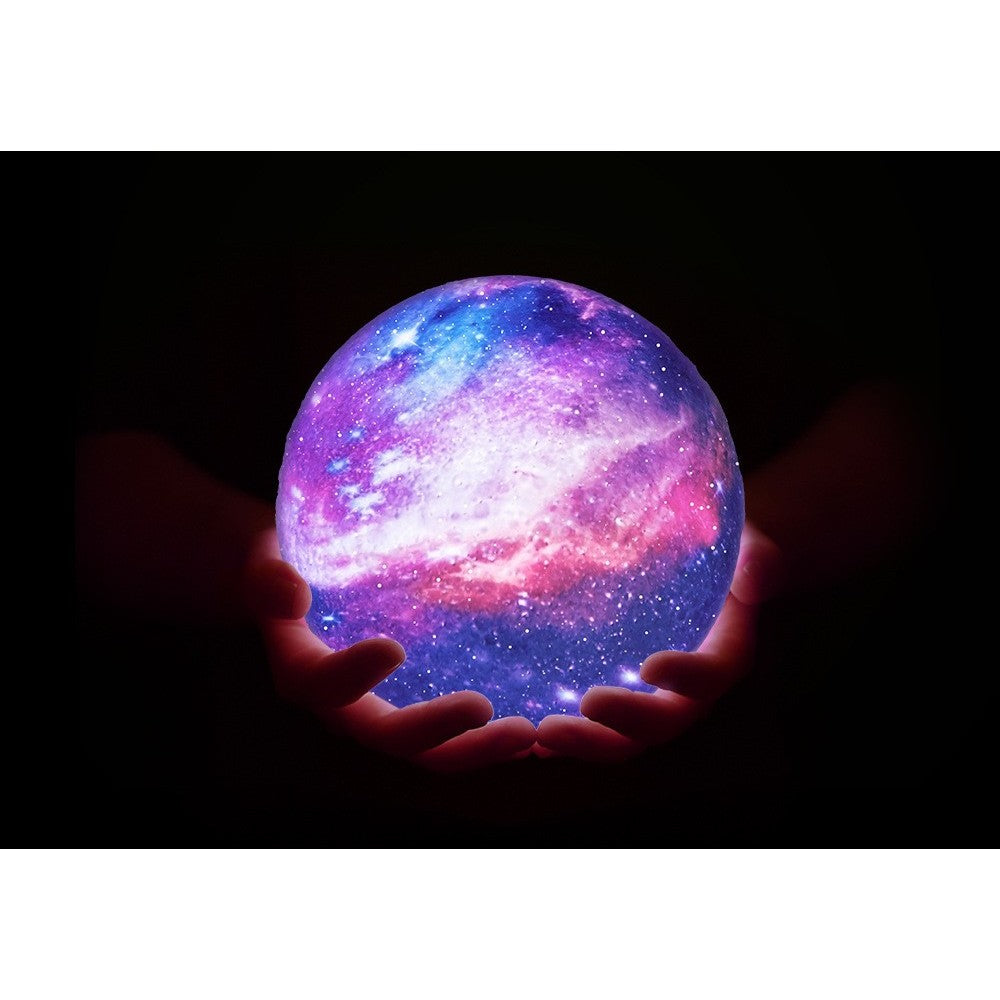 Lampa de veghe in forma de luna cu stele 3D Moon Light 7 culori, alimentare baterii, stand din lemn inclus, 15 cm, Kaveny