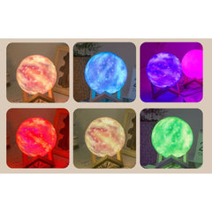 Lampa de veghe in forma de luna cu stele 3D Moon Light 7 culori, alimentare baterii, stand din lemn inclus, 15 cm, Kaveny