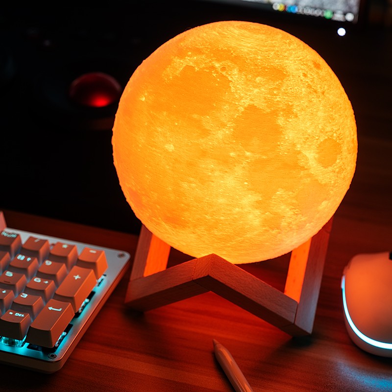 Lampa de veghe in forma de luna cu stele 3D Moon Light, Acumulator integrat, alimentare USB, stand din plastic inclus, 13 cm, 16 culori, Multicolor, Telecomanda inclusa, Kaveny