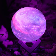 Lampa de veghe in forma de luna cu stele 3D Moon Light, alimentare baterii, stand din lemn inclus, 10 cm, Kaveny