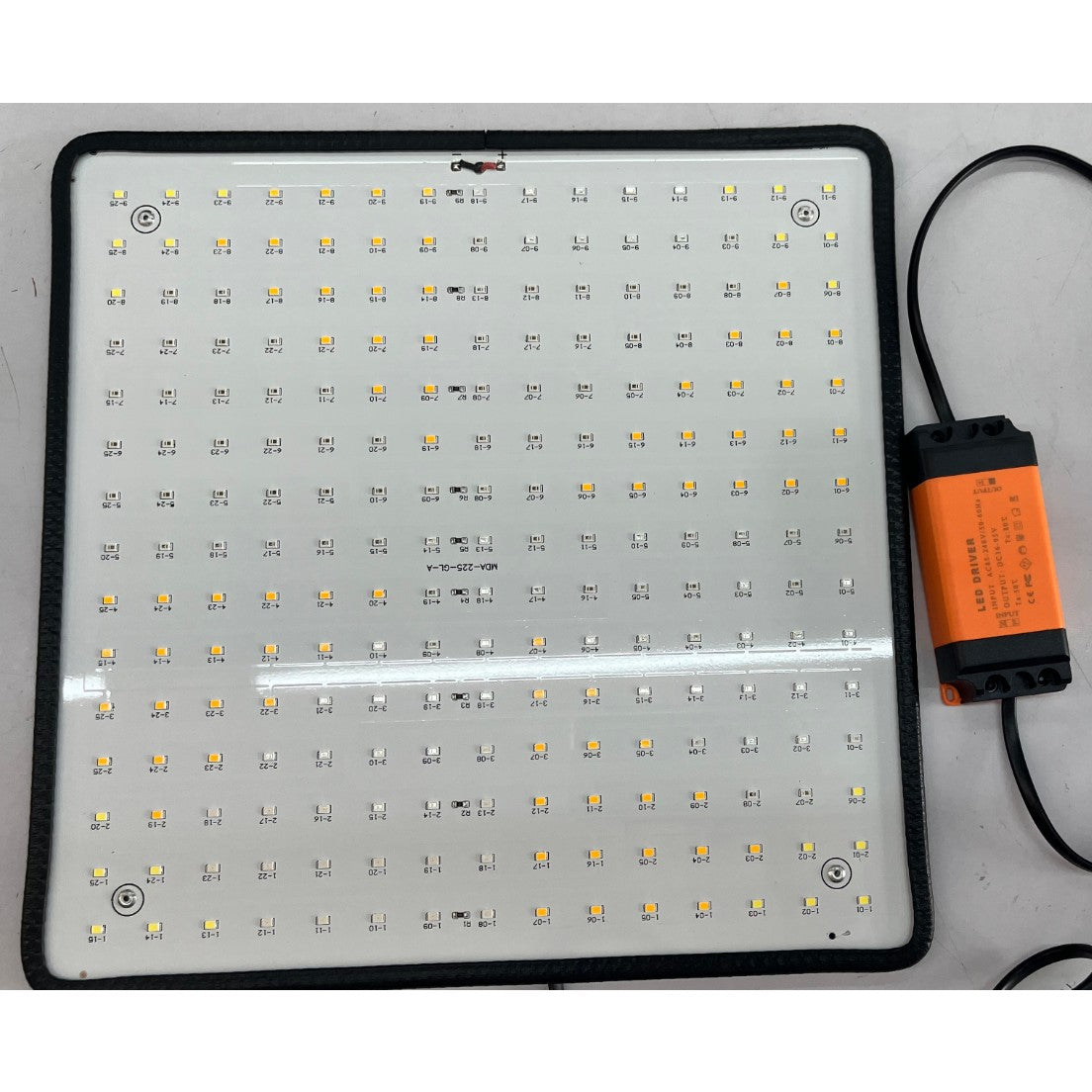 Lampa LED 15W Kaveny, pentru cresterea plantelor in interior, material ABS, cu agatatoare, 25 x 25 cm, multicolor