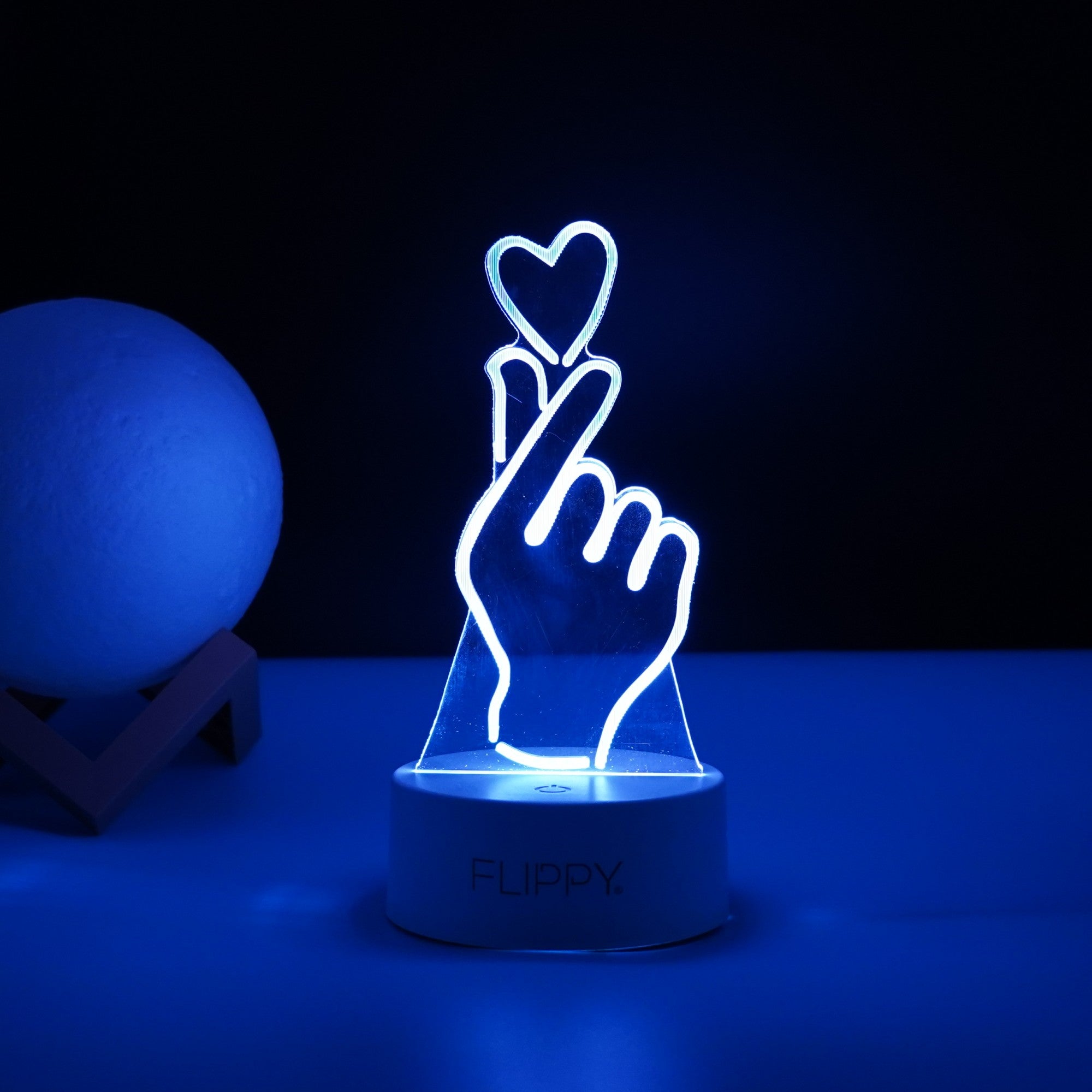 Lampa LED decorativa, Kaveny, 3D, Mana si Inima, din material acril si lumina multicolora, alb