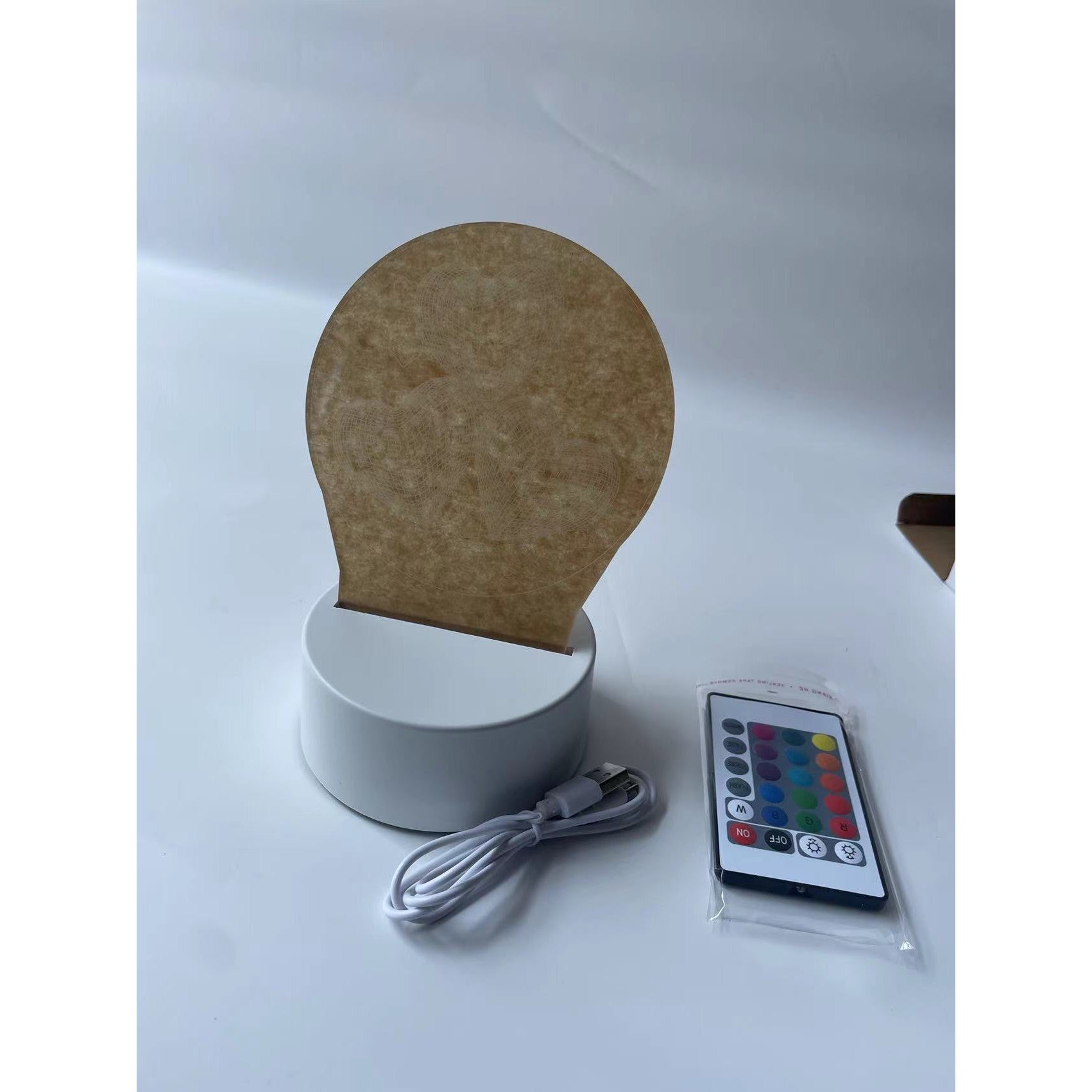 Lampa LED decorativa, Kaveny, 3D, Ursulet si Semiluna, cu telecomanda, doua moduri de alimentare USB si baterii, 20 cm inaltime, din material acril si lumina multicolora, alb
