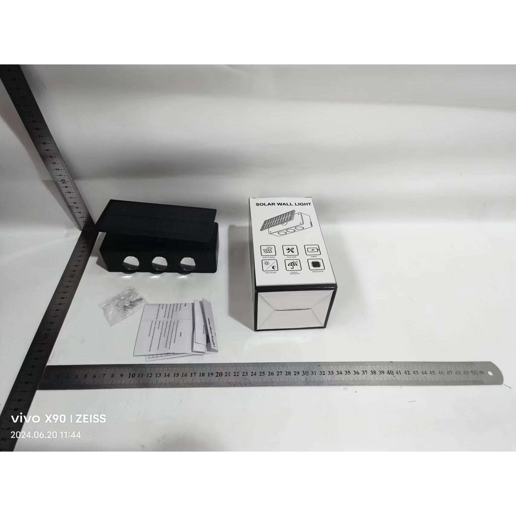 Lampa solara LED bidirectionala Kaveny, cu panou ajustabil, comutator culoare lumina, pentru perete, scari, gradina, terasa, 16 x 6.5 cm, 6 LED-uri, material ABS, baterie 3.7 V, 1200mah, multicolor