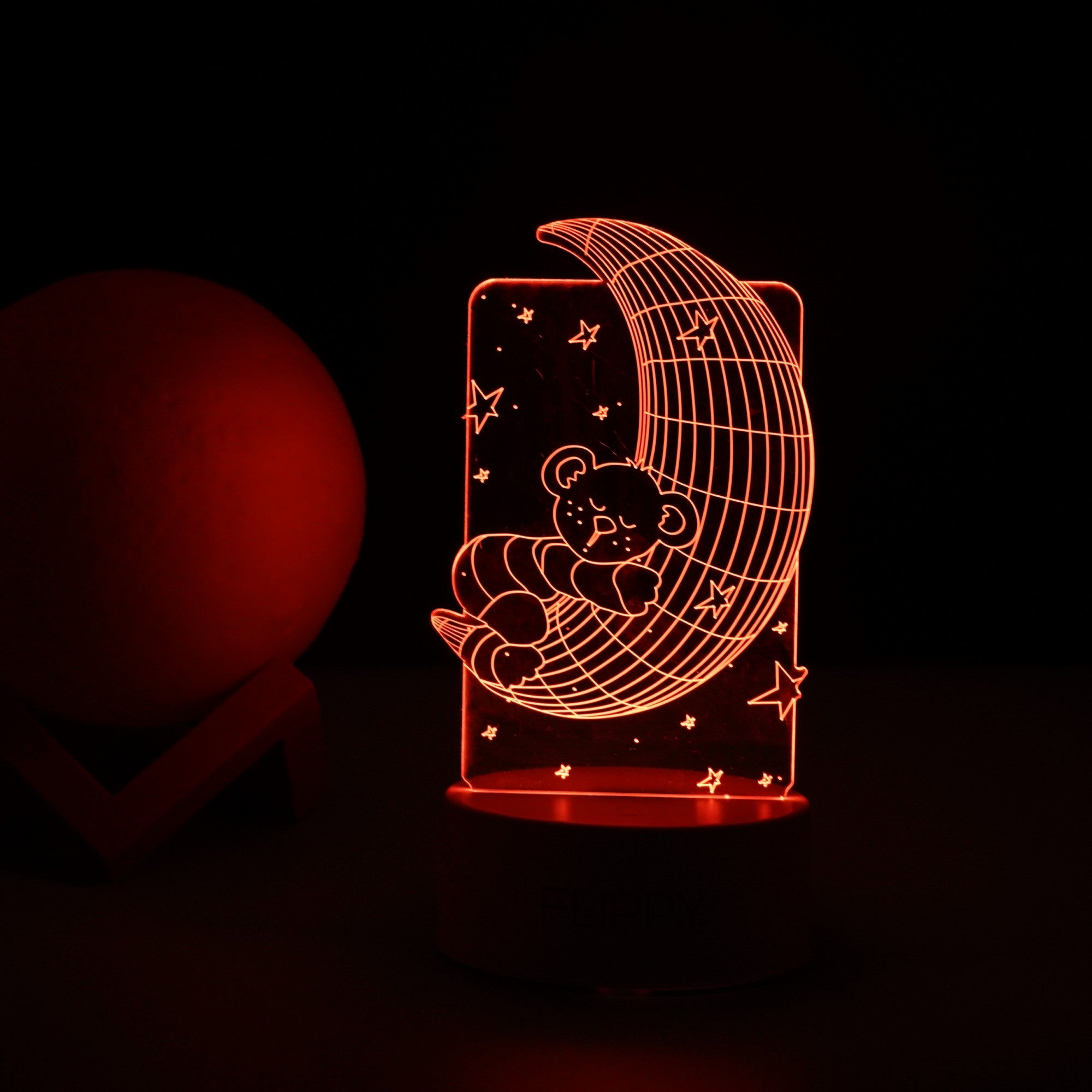 Lampa LED decorativa, Kaveny, 3D, Ursulet si Semiluna, cu telecomanda, doua moduri de alimentare USB si baterii, 20 cm inaltime, din material acril si lumina multicolora, alb