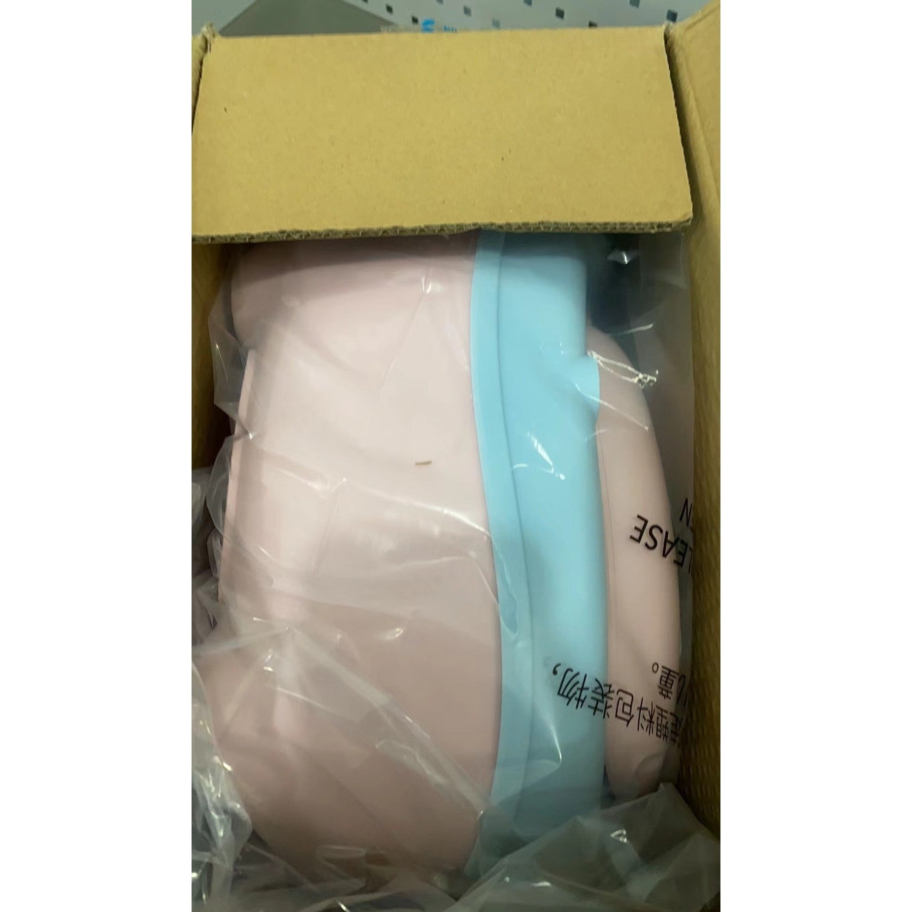 Olita pentru Copii, Kadeny, +6 luni, Compartiment Detasabil, cu Capac, Antiderapanta, din Plastic, Colac Moale, Model Animat Ciclop, cu Maner, 33 x 21 x 45 cm, Albastru/Roz