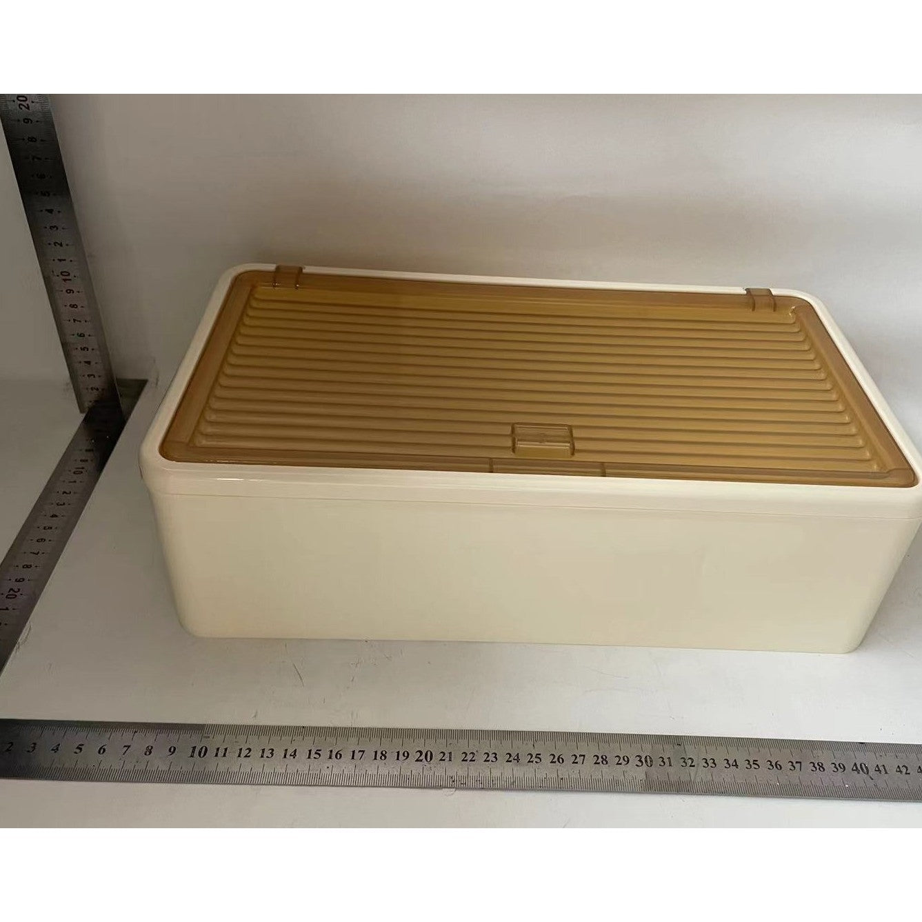 Organizator Cosmetice, Kadeny, Montare pe Perete fara Perforare, 36.5x10.9x20 cm, cu 3 Rafturi, din PP si ABS, Bej, Usa Transparenta