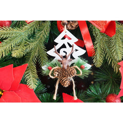 Ornament de brad cerb cu pom de craciun, Kaveny, multicolor, lemn, 18 cm