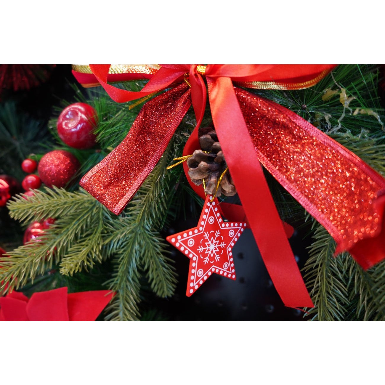 Ornament de brad stea, Kaveny, rosu, lemn, 7.5 cm