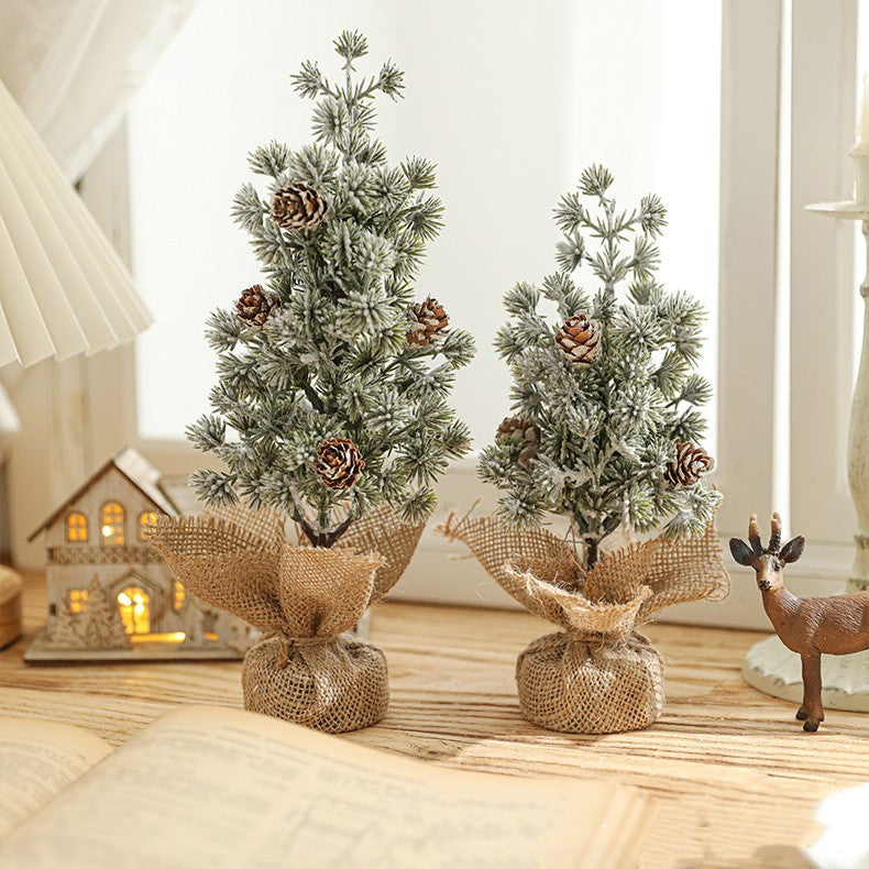 Decoratiune Craciun pentru Masa, Kadeny, Ornament de Decor Model Brad de Craciun de Dimensiuni Mici cu Fulgi Albi, pentru Birou si Interior, din Plastic Calitativ 20 cm, Verde Alb