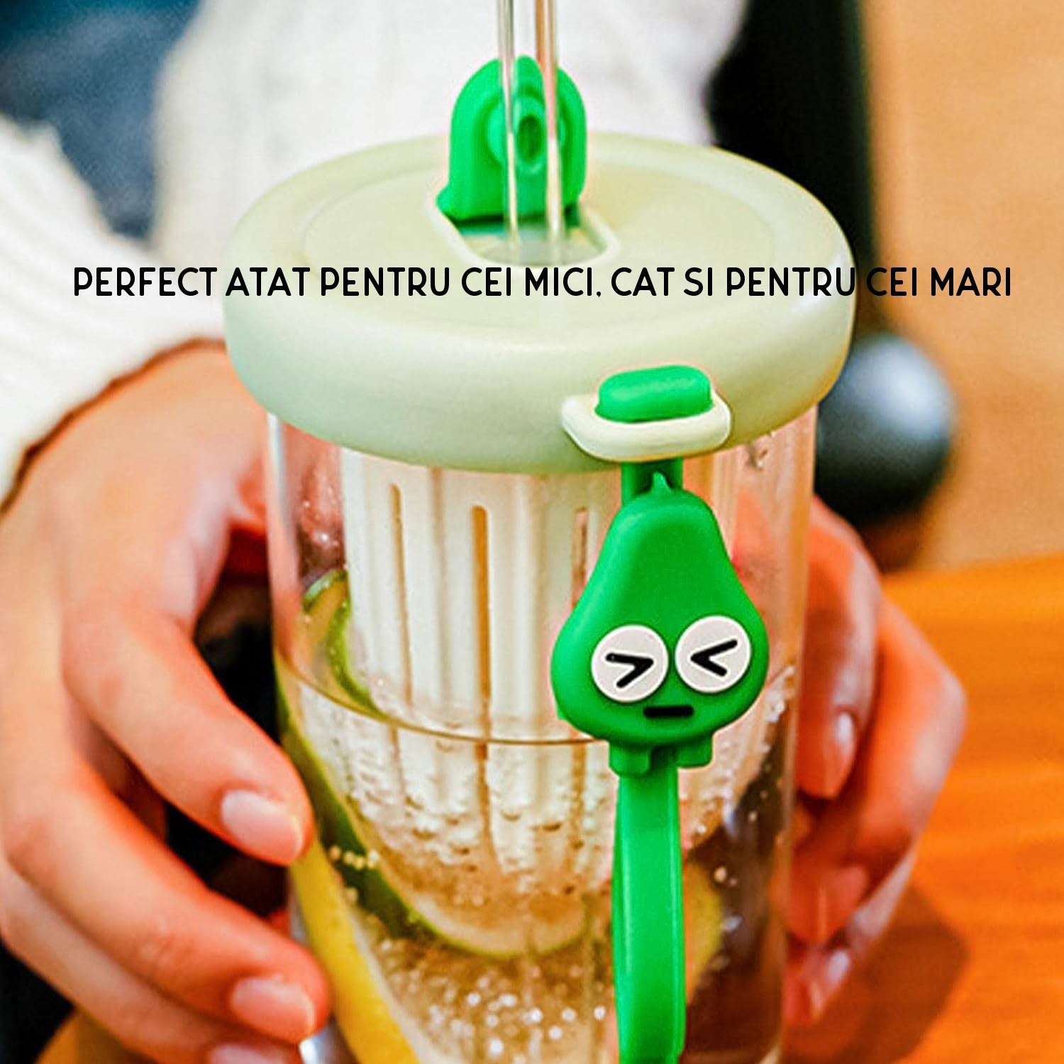 Pahar din silicon, cu capac si pai, pentru copii, Kaveny, anti-cadere, compartiment pentru fructe/ceai/gheata, rezistent la temperaturi inalte, 500ml, Verde, 14.5x8.8x20 cm