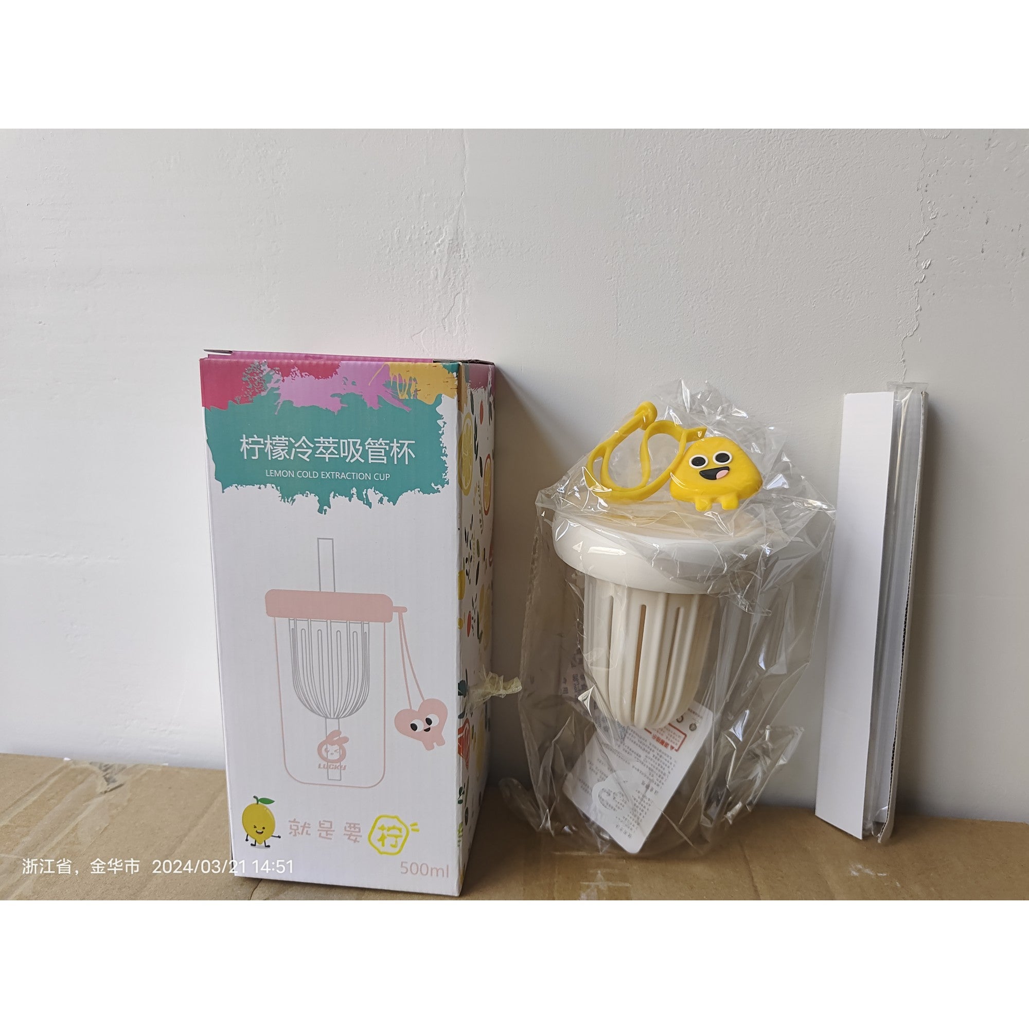 Pahar din silicon, cu capac si pai, pentru copii, Kaveny, anti-cadere, compartiment pentru fructe/ceai/gheata, rezistent la temperaturi inalte, 500ml, Alb, 14.5x8.8x20 cm