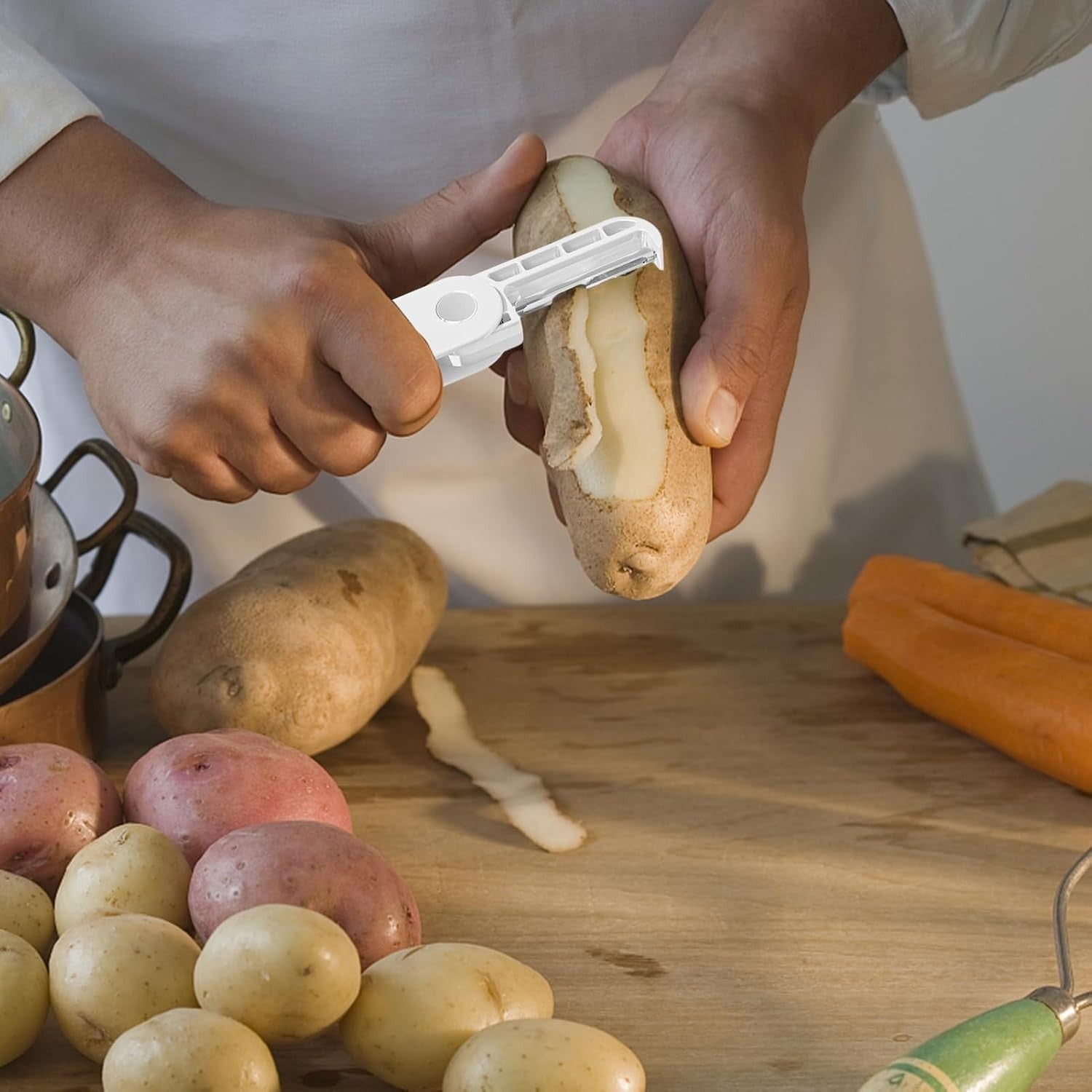 Peeler pentru Legume si Fructe, Kadeny, 3.6 x 9.1 cm, Multifunctional, Curatator Pliabil, din ABS si Otel Inoxidabil, Alb