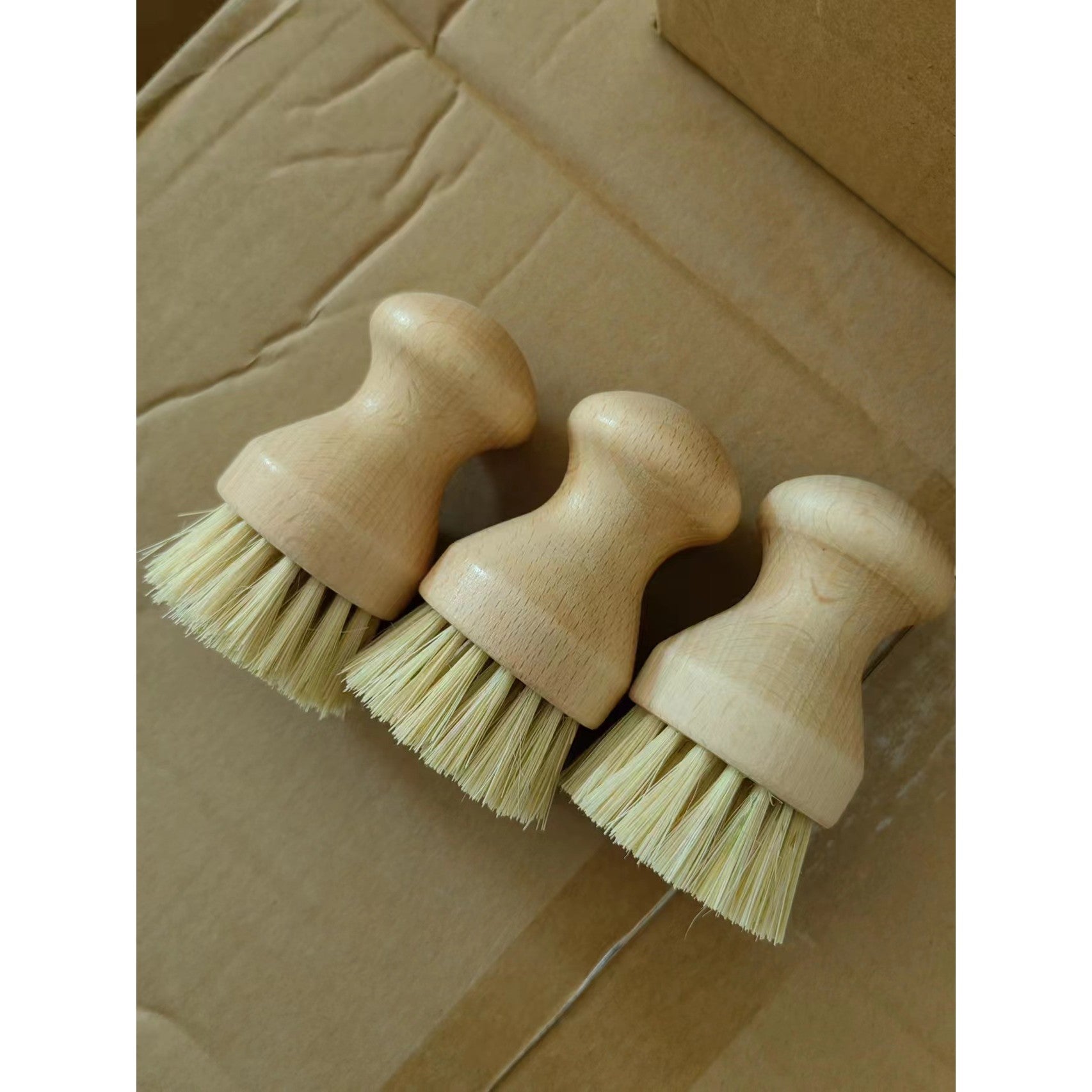 Perie de Curatat Vase si Alimente, Kadeny, din Lemn de Bambus, 8 x 5 cm, Perie din Sisal, Maro