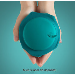 Perna pentru gat Kaveny, portabila, umflare prin apasare, usor de depozitat, imbracata in material catifelat, in forma de U, 40 x 28 cm, verde