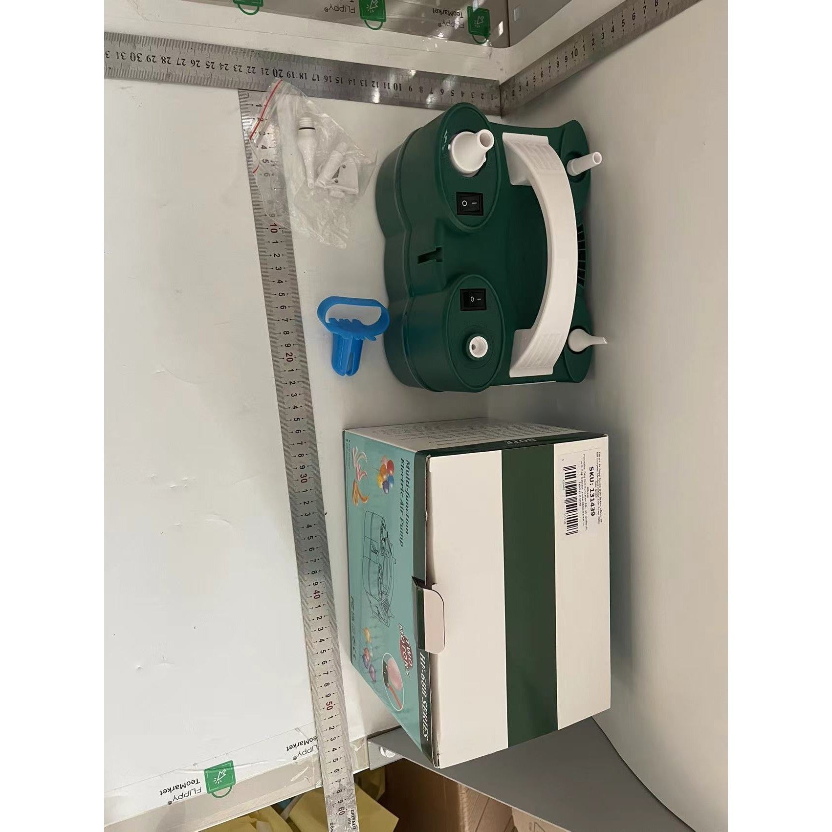 Pompa Electrica de Umflat Baloane, Kadeny, cu Doua Iesiri, Accesorii Incluse, 220V, Putere 600W, Accesorii petrecere, Verde