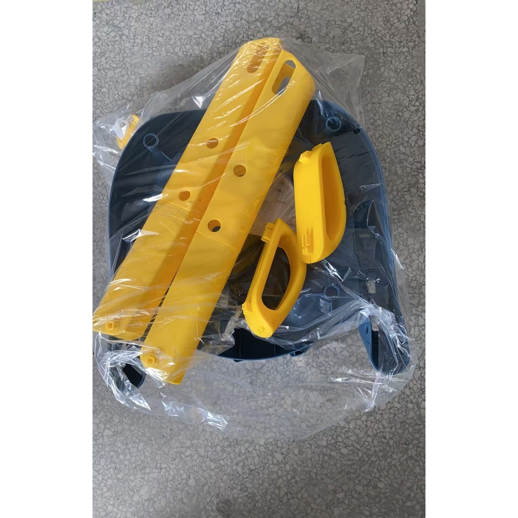 Reductor si Scaunel Inaltator WC, Kadeny, pentru Copii 1 - 7 Ani, 2 Trepte Reglabile, Pliabil, Colac Moale, cu Spatar si Manere, Inaltime 54/58 cm x 39.5 x 35 cm, din Plastic+PVC, Albastru/Portocaliu