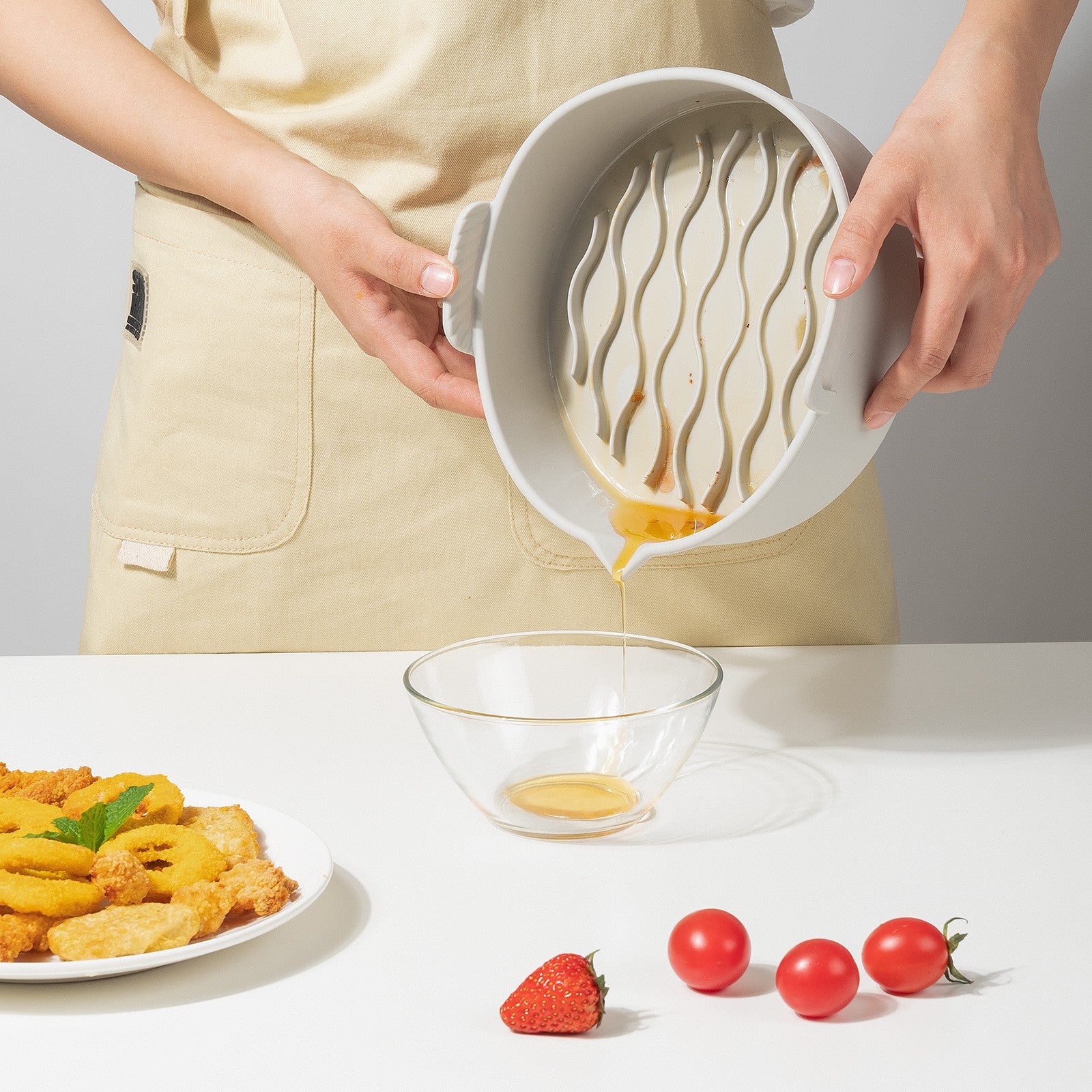 Set 2 tavi din silicon ecologic pentru air fryer Kaveny, temperatura maxima 230 grade, reutilizabile, reciclabile, cu manere anti-alunecare, fund antiaderent, 18.7 x 19.5 x 7 cm, gri
