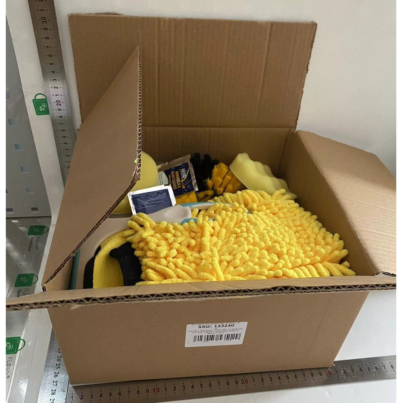 Set 26 Accesorii pentru Curatare Auto, Kadeny, din PP si Microfibra, Interior/Exterior, 30.5 x 27.5 x 16 cm, Galben/Negru