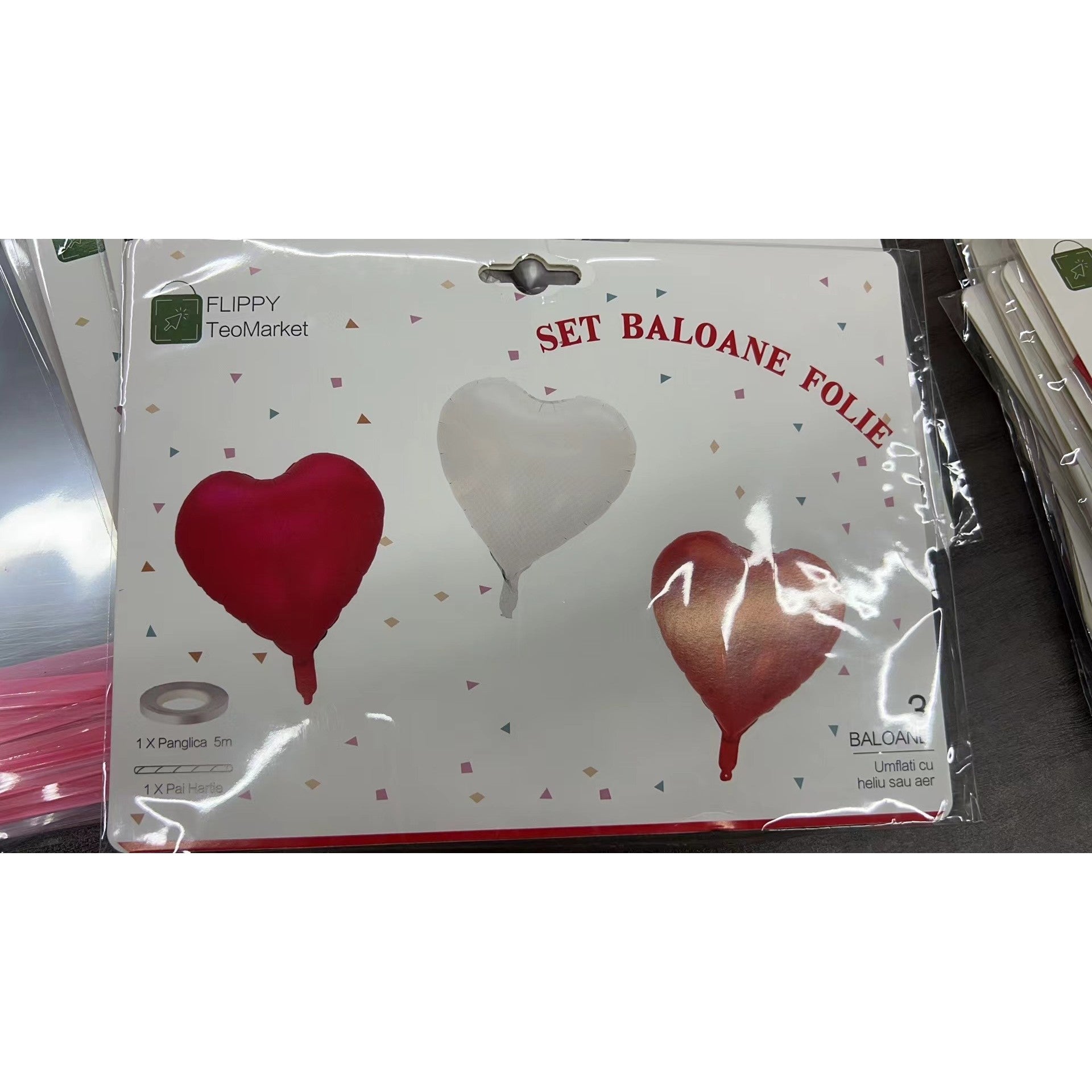 Set 3 Baloane din Folie Metalizata, Kaveny, Model Inimi, Tema Ziua Indragostitilor, 45 cm, 2 Rosii, 1 Alb, Ambalaj Individual, Pai Inclus, Umflare cu Aer sau Heliu, Alb/Rosu