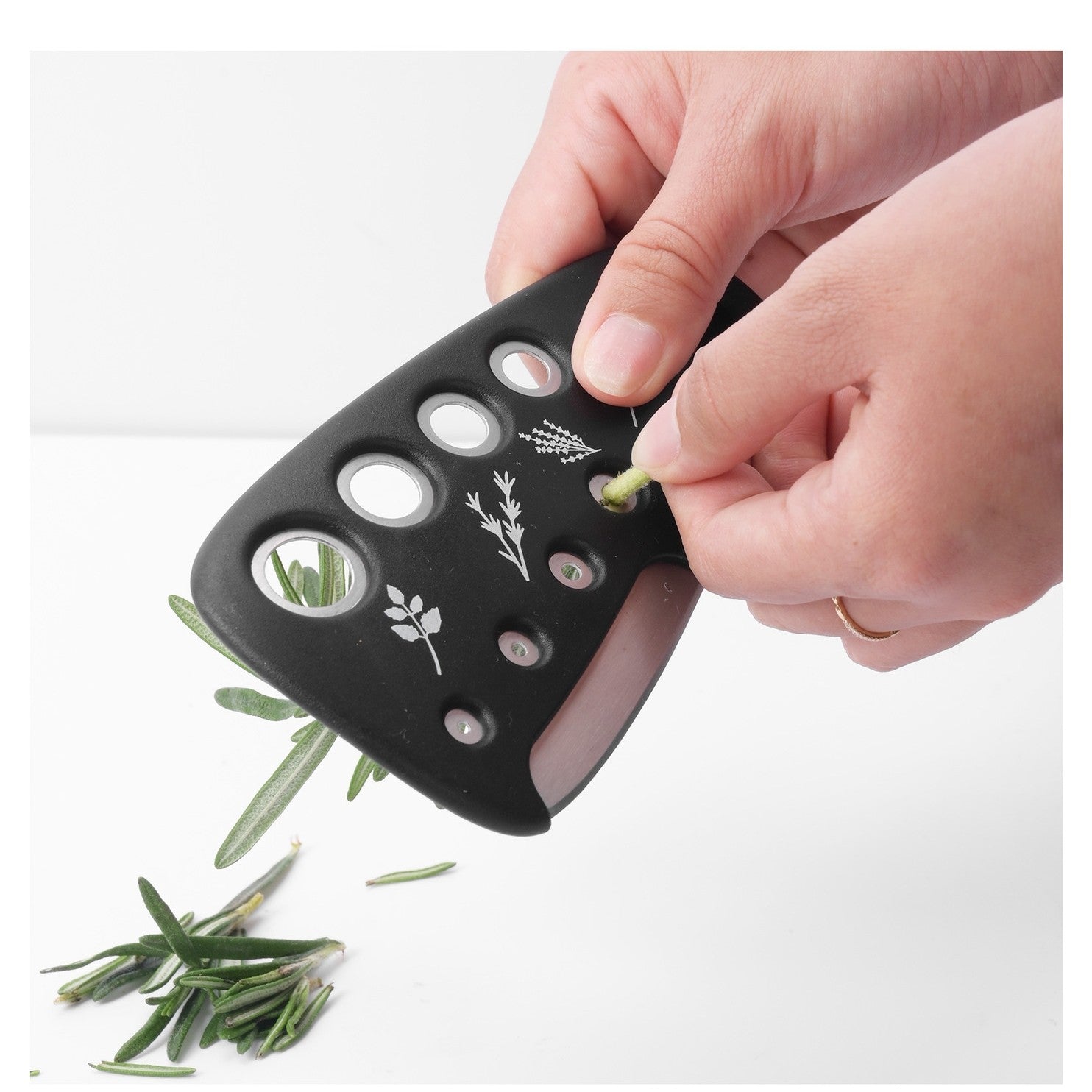Set 6 in 1 mini ustensile bucatarie Kaveny, taietor pizza, cutit, curatator, razatoare, desfacator, presa usturoi, manere din ABS, lame ascutite din otel inoxidabil, 7.1 x 12.9 x 4.8 cm,  negru