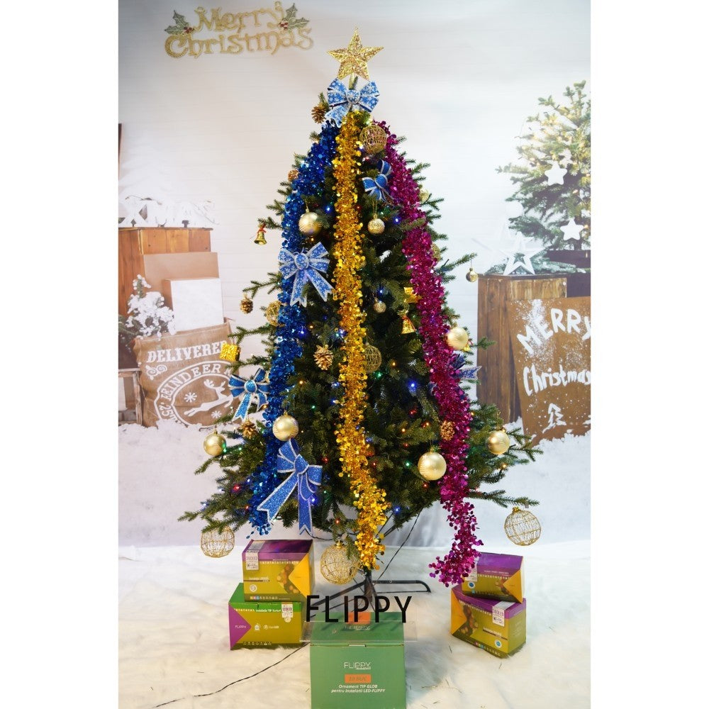 Set brad artificial de Craciun si elemente decorative, Becuri led incluse in ramuri, pentru interior/exterior, inaltime 180 cm, diametru 128 cm, 1246 ramuri, Kadeny, verde, suport metalic inclus