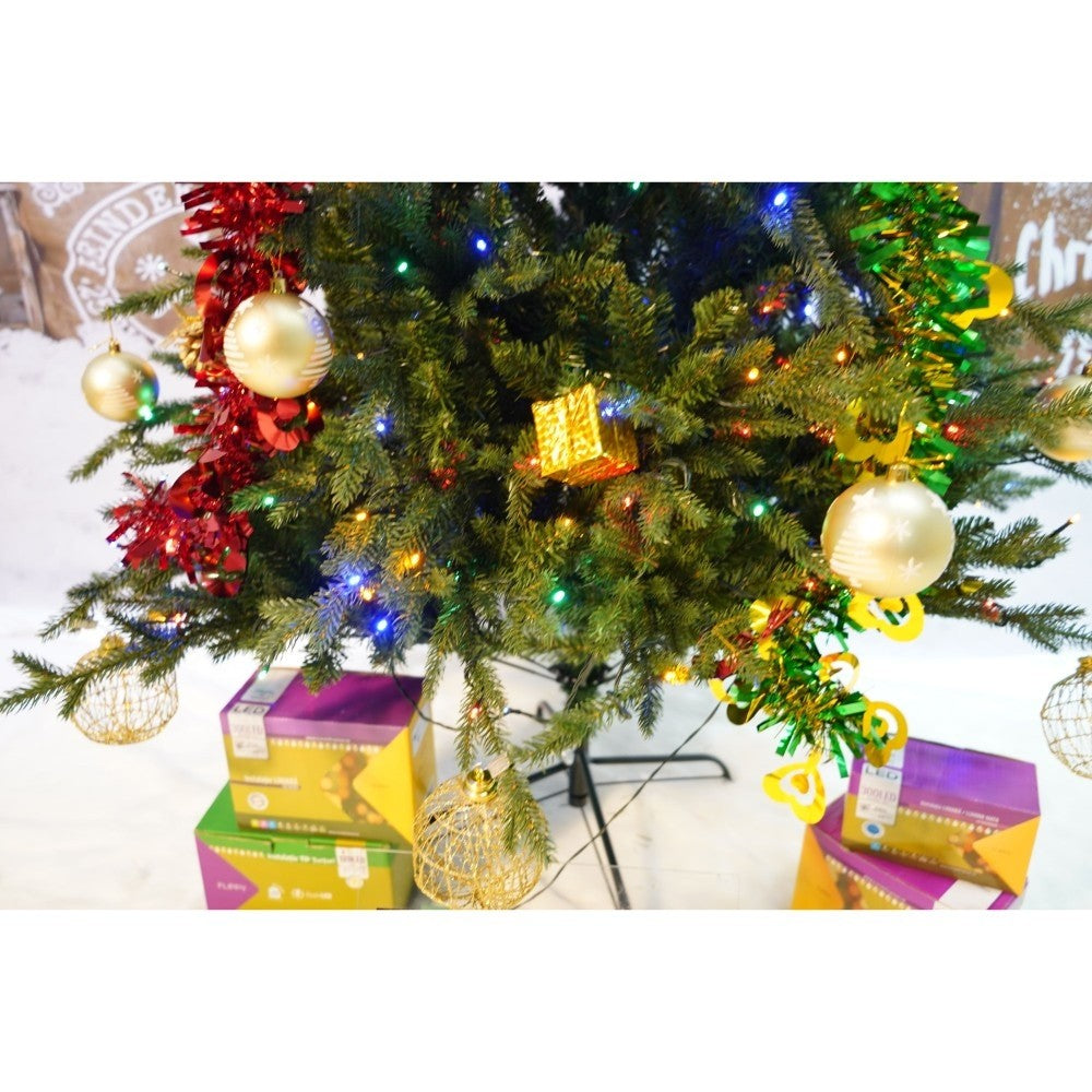 Set brad artificial de Craciun si elemente decorative, Becuri led incluse in ramuri, pentru interior/exterior, inaltime 180 cm, diametru 128 cm, 1246 ramuri, Kadeny, verde, suport metalic inclus