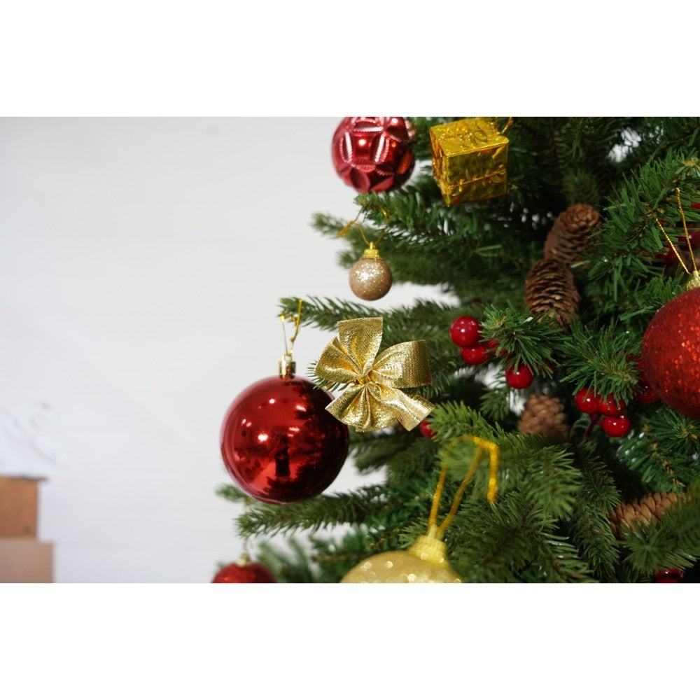 Set brad artificial de Craciun si elemente decorative, decorat cu conuri pin rosii, inaltime 210 cm, diametru 137 cm, 1172 ramuri, Kadeny, verde, suport metalic inclus