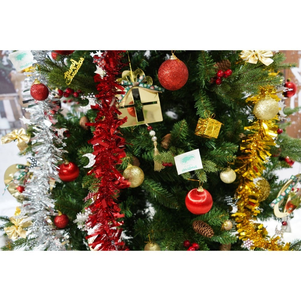 Set brad artificial de Craciun si elemente decorative, decorat cu conuri pin rosii, inaltime 210 cm, diametru 137 cm, 1172 ramuri, Kadeny, verde, suport metalic inclus