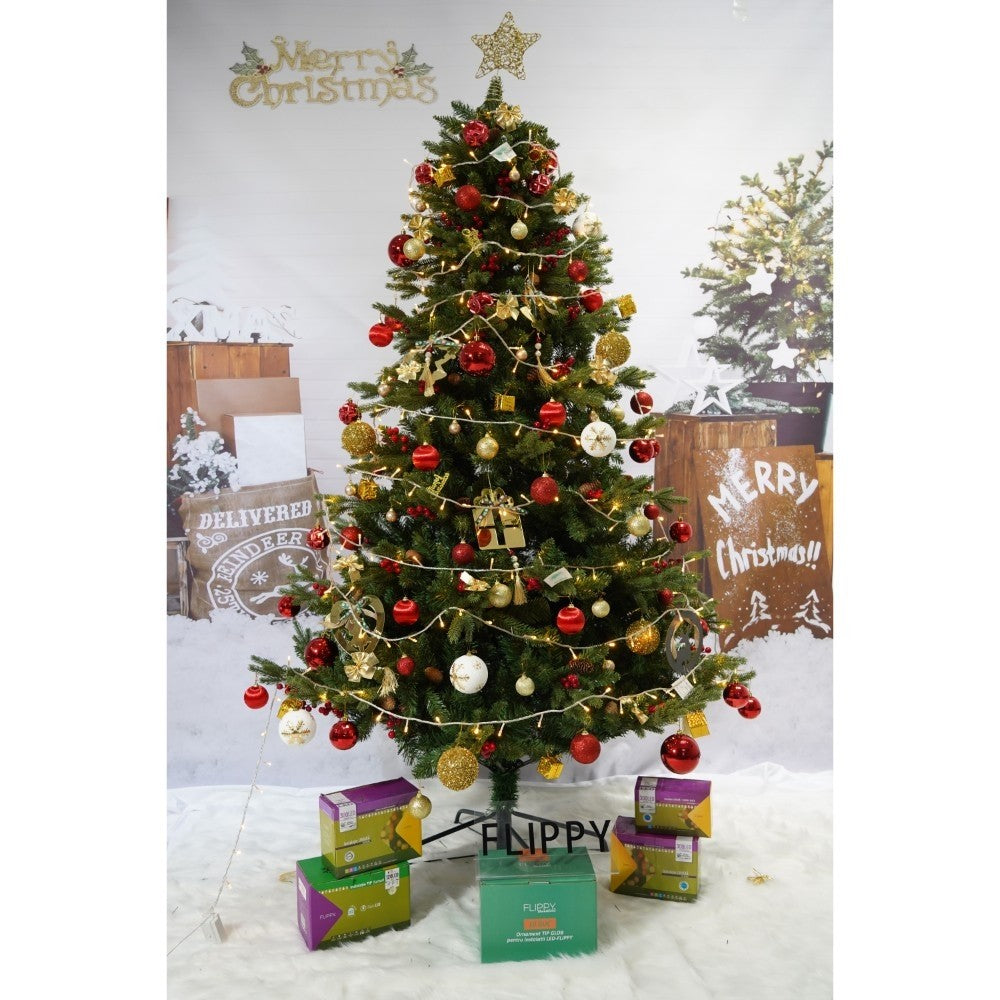 Set brad artificial de Craciun si elemente decorative, decorat cu conuri pin rosii, inaltime 210 cm, diametru 137 cm, 1172 ramuri, Kadeny, verde, suport metalic inclus