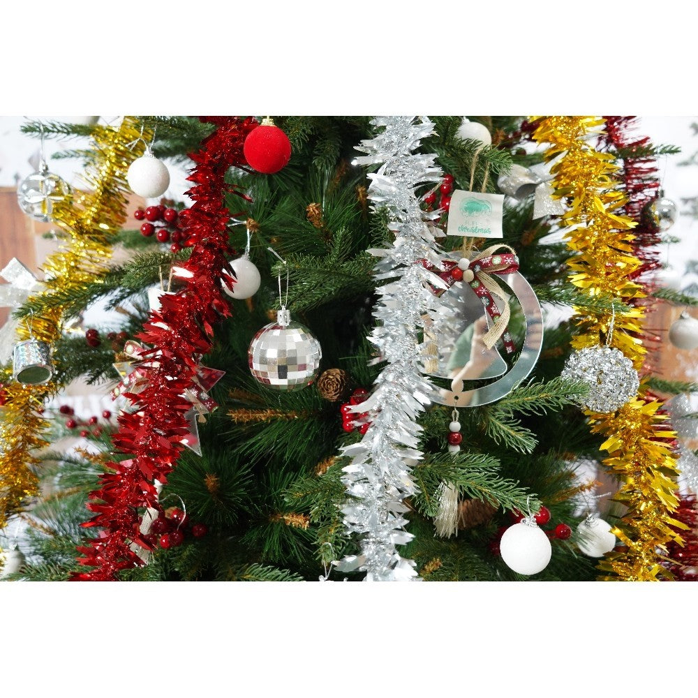 Set brad artificial de Craciun si elemente decorative, decorat cu conuri pin rosii, pentru interior/exterior, inaltime 210 cm, diametru 142 cm, 767 ramuri, Kadeny, verde, suport metalic inclus