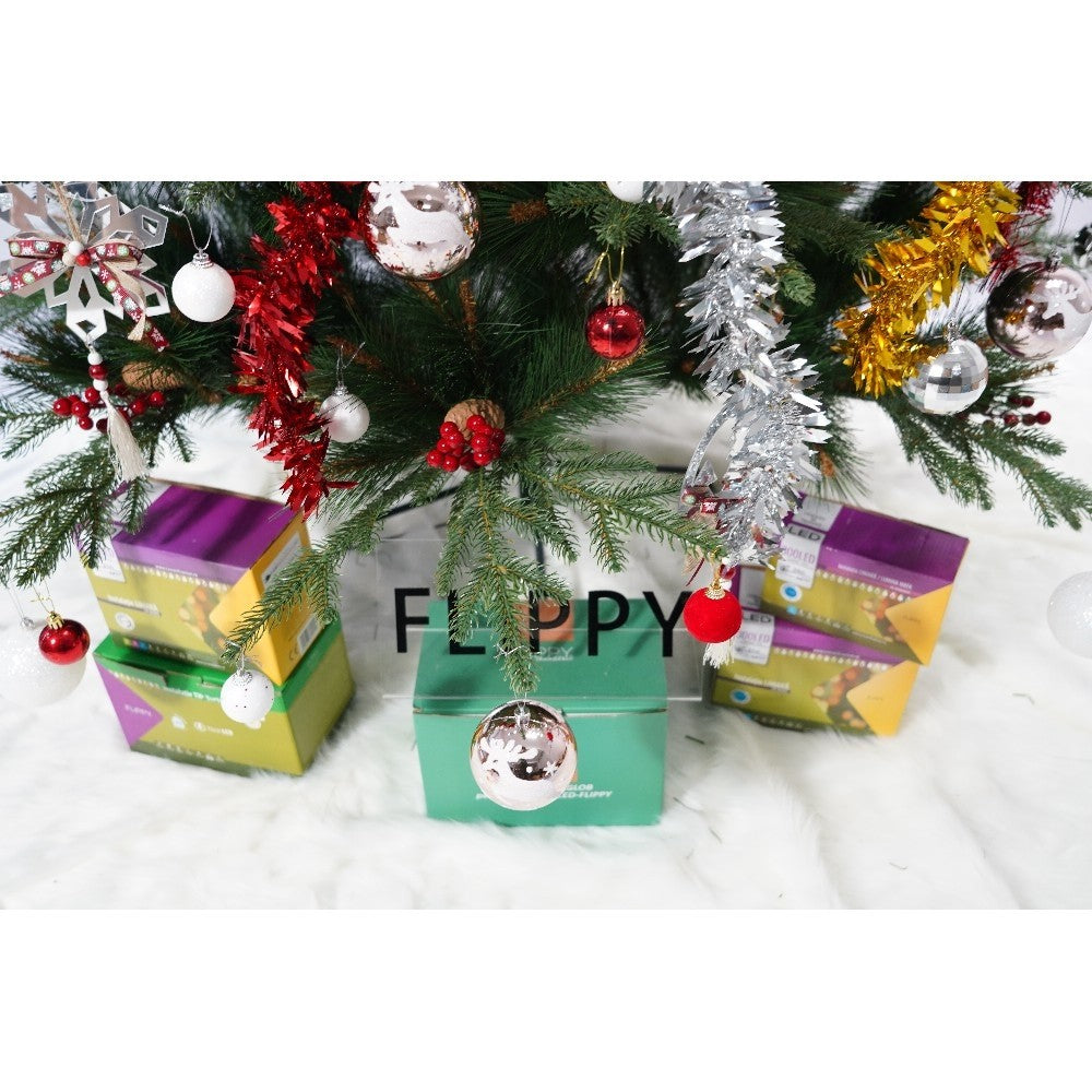 Set brad artificial de Craciun si elemente decorative, decorat cu conuri pin rosii, pentru interior/exterior, inaltime 210 cm, diametru 142 cm, 767 ramuri, Kadeny, verde, suport metalic inclus