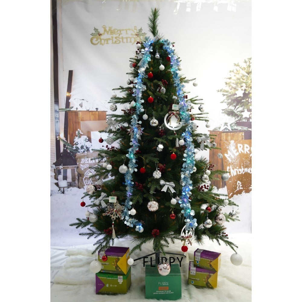 Set brad artificial de Craciun si elemente decorative, decorat cu conuri pin rosii, pentru interior/exterior, inaltime 210 cm, diametru 142 cm, 767 ramuri, Kadeny, verde, suport metalic inclus