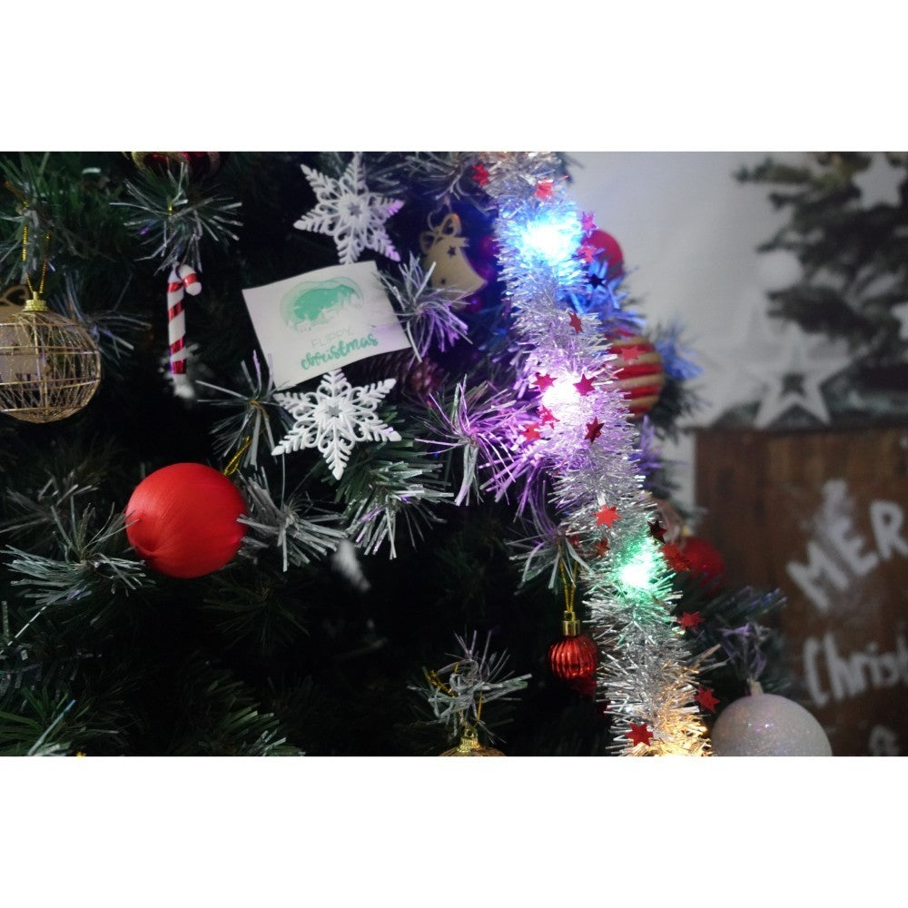 Set brad artificial de Craciun si elemente decorative, nins, decorat cu conuri pin, pentru interior/exterior, inaltime 210 cm, diametru 147 cm, 1150 ramuri, Kadeny, verde, suport metalic inclus