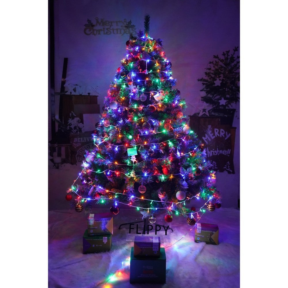 Set brad artificial de Craciun si elemente decorative, nins, decorat cu conuri pin, pentru interior/exterior, inaltime 210 cm, diametru 147 cm, 1150 ramuri, Kadeny, verde, suport metalic inclus