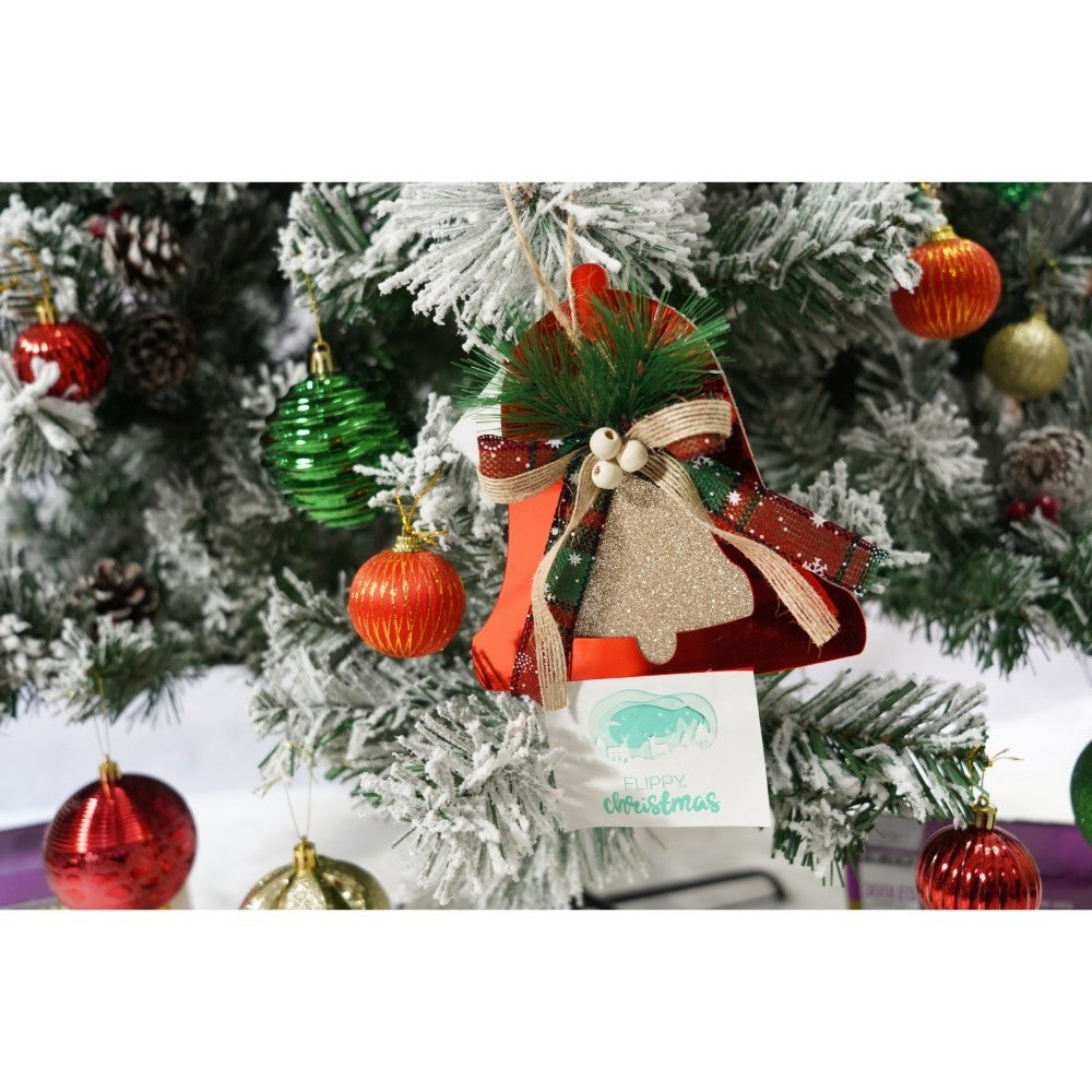 Set brad artificial de Craciun si elemente decorative, nins, decorat cu conuri pin, pentru interior/exterior, inaltime 210 cm, diametru 131 cm, 630 ramuri, Kadeny, alb/verde, suport metalic inclus