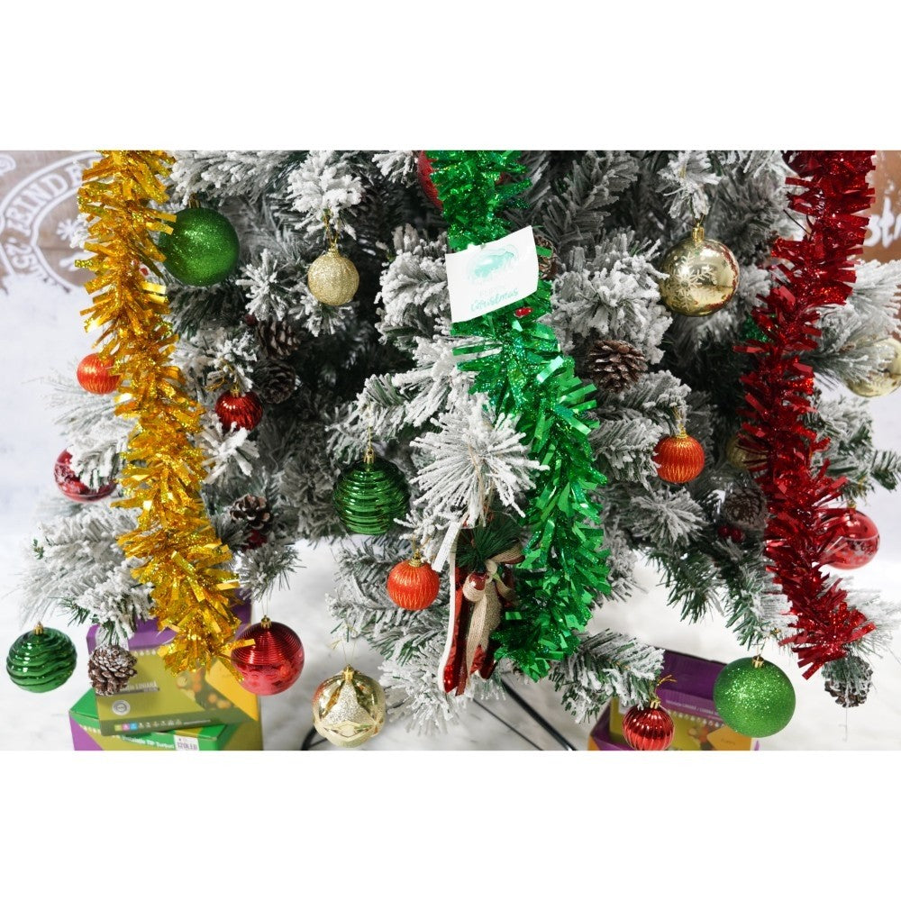 Set brad artificial de Craciun si elemente decorative, nins, decorat cu conuri pin, pentru interior/exterior, inaltime 210 cm, diametru 131 cm, 630 ramuri, Kadeny, alb/verde, suport metalic inclus