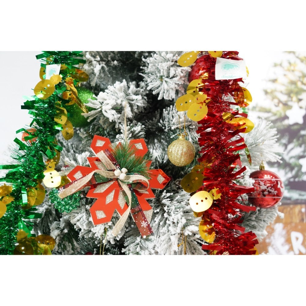 Set brad artificial de Craciun si elemente decorative, nins, decorat cu conuri pin, pentru interior/exterior, inaltime 210 cm, diametru 131 cm, 630 ramuri, Kadeny, alb/verde, suport metalic inclus