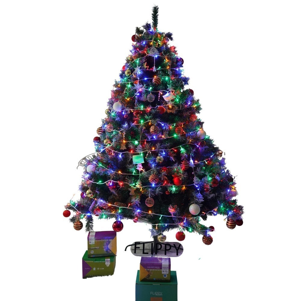 Set brad artificial de Craciun si elemente decorative, nins, decorat cu conuri pin, pentru interior/exterior, inaltime 210 cm, diametru 147 cm, 1150 ramuri, Kadeny, verde, suport metalic inclus