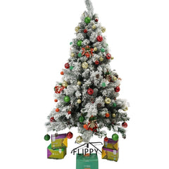 Set brad artificial de Craciun si elemente decorative, nins, decorat cu conuri pin, pentru interior/exterior, inaltime 210 cm, diametru 131 cm, 630 ramuri, Kadeny, alb/verde, suport metalic inclus