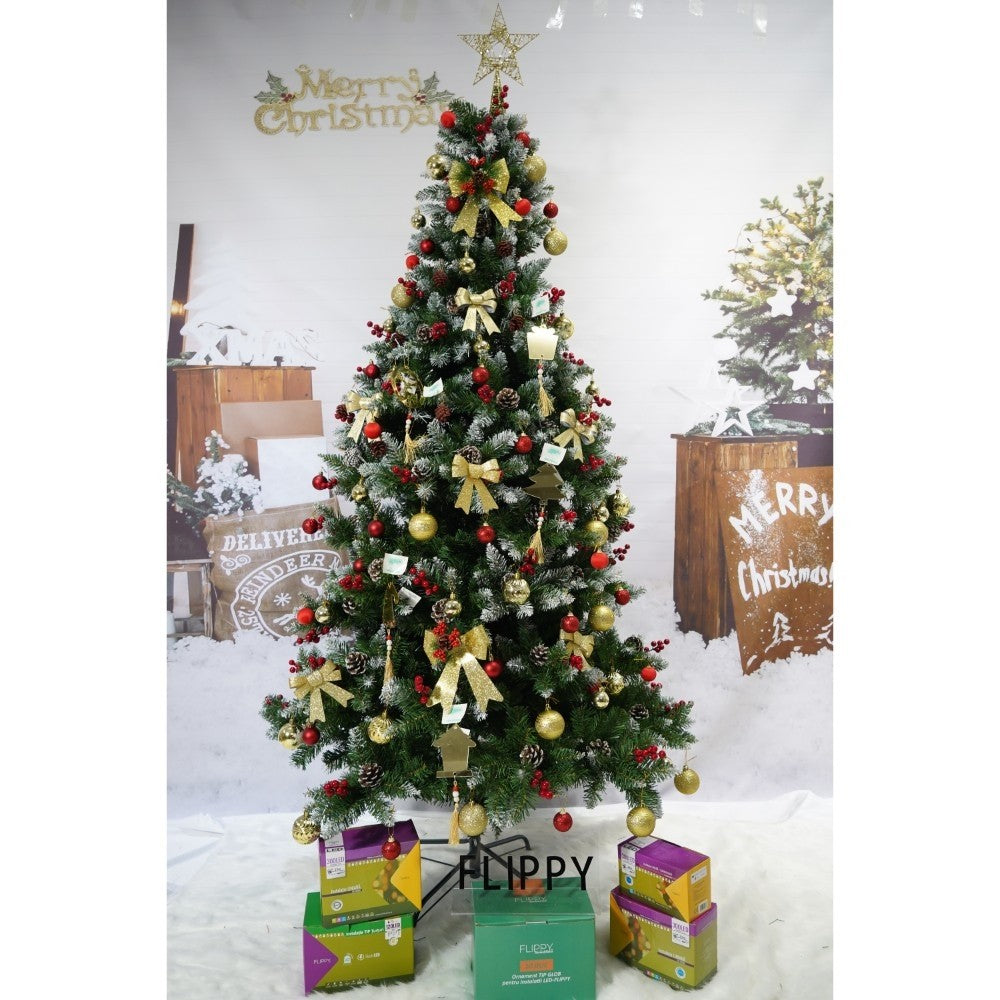 Set brad artificial de Craciun si elemente decorative, nins, decorat cu conuri pin rosii, inaltime 210 cm, diametru 106 cm, 643 ramuri, Kadeny, verde, suport metalic inclus