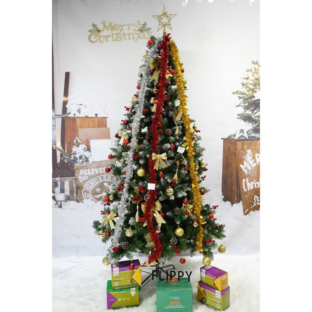 Set brad artificial de Craciun si elemente decorative, nins, decorat cu conuri pin rosii, inaltime 210 cm, diametru 106 cm, 643 ramuri, Kadeny, verde, suport metalic inclus