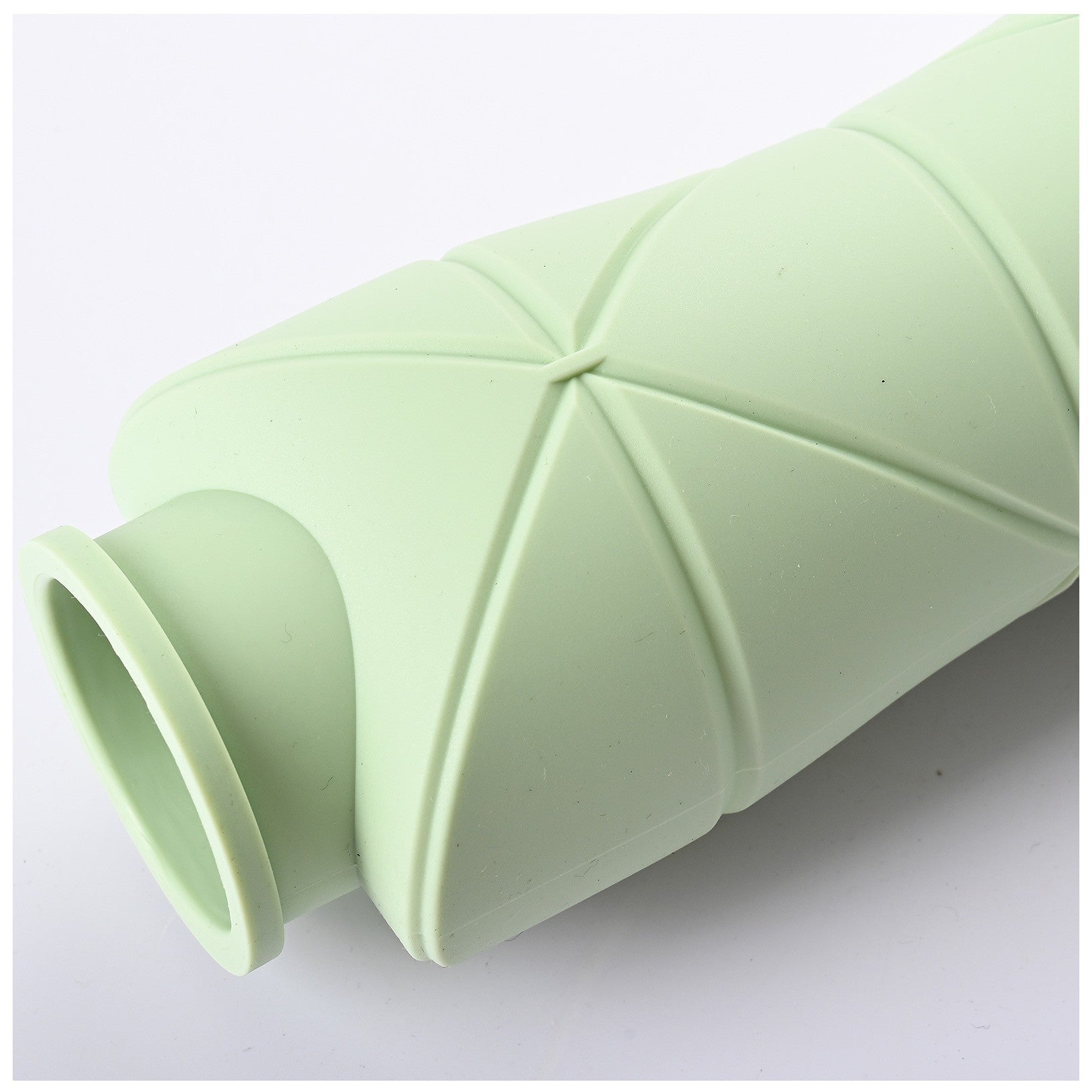Sticla de apa pliabila Kaveny, din silicon,reutilizabila, rezistenta la temepreturi ridiate, usor de depozitat si carat, 22 x 7.8 cm, 600 ml, verde