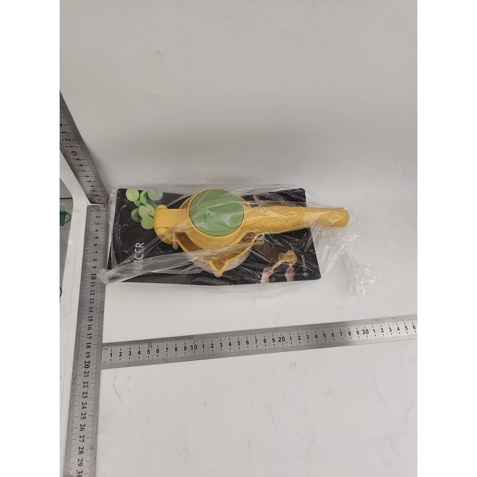 Storcator manual citrice, Kadeny, pentru lamai, portocale, cu actiune dubla, usor de utilizat, material ABS rezistent, 8x10x22 cm, Galben