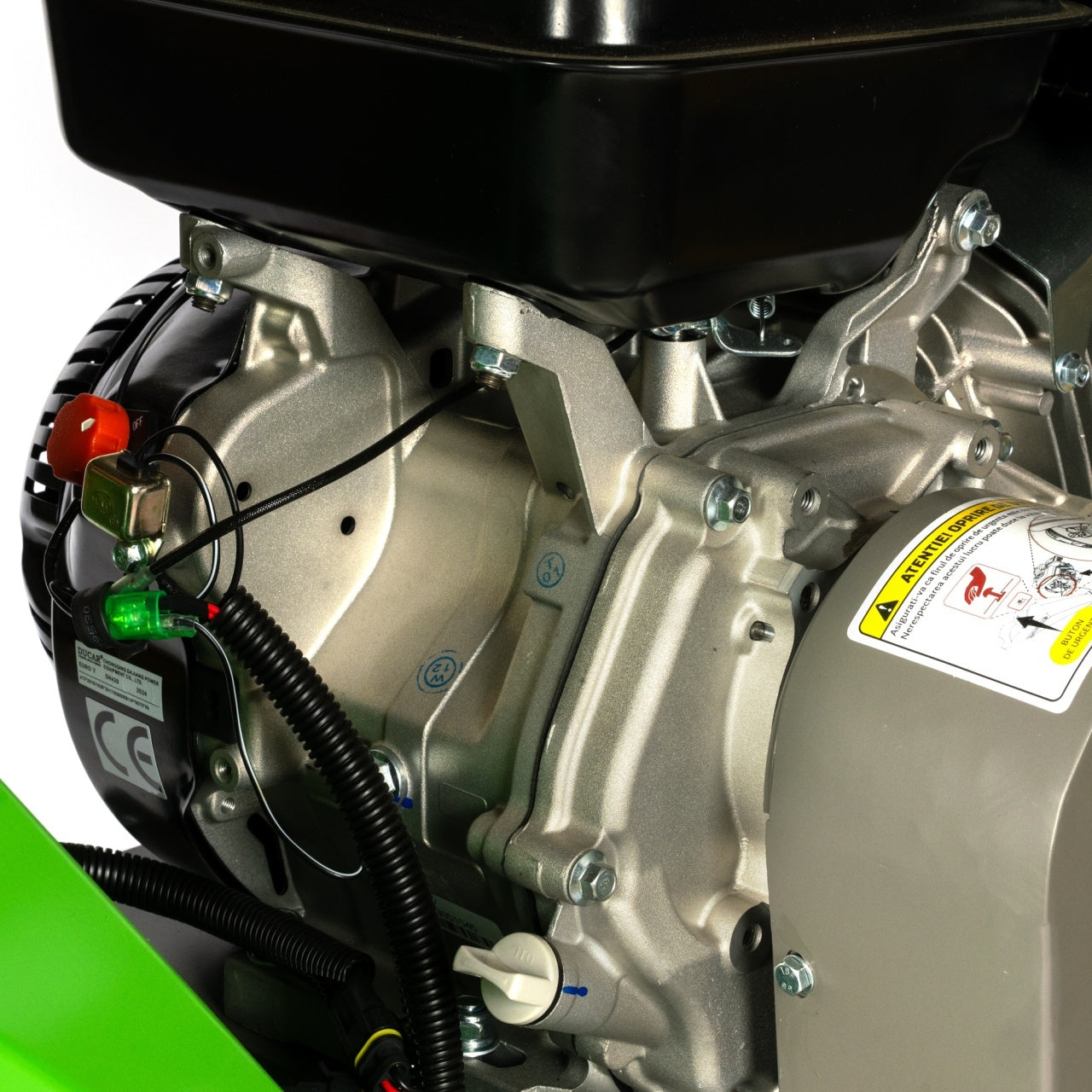 Tocator de crengi Micul Fermier, motor benzina 15 CP, cu carlig de remorcare, 120 mm diametru maxim de taiere, pentru rumegus